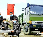 농촌 살림집 건설에 투입된 북한 서흥군 일꾼들