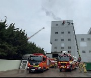 대전 대덕구 산업 용지 생산 공장 화재…52분 만에 진화