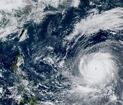 괌 초토화 '수퍼 태풍' 위험한 우회전...북상해 한국도 때리나