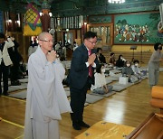 홍남표 창원시장, 부처님오신날 맞아 지역 사찰 방문