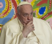 교황청 “프란치스코 교황, 고열 극복하고 업무 복귀”