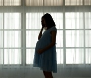 “성폭행 임신 365㎞ 달려온 10세 소녀”…낙태한 美의사 징계