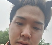 '틴탑 탈퇴' 캡, 예초 알바 근황…문신 가득한 다리 "귀엽다"