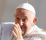 프란치스코 교황, 고열로 하루 일정 취소 후 복귀