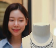 현대百, 부쉐론 다이아몬드 목걸이 전시