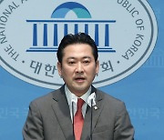 논평하는 장동혁 원내대변인