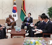 윤석열 대통령, 바누아투 총리와 양자 회담