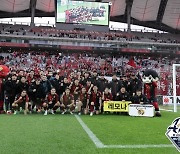 [k1.live] ‘빗속에도 14,419명’ 최다 관중 FC서울, 축구가 재밌으니 관중도 많다