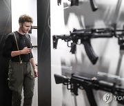 러 칼라시니코프, 개량형 AK-12 우크라戰 투입…우크라, 獨 ‘타우러스’ 지원 요청