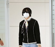 방탄소년단 뷔 ‘공항 시선 완전 장악’[포토엔HD]