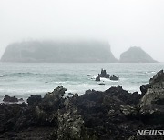 안개 품은 제주 범섬