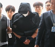 "빨리 내리고 싶었다" 아시아나기 비상문 연 30대男 '구속'