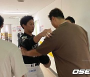 “코치? 네가 코치가?” 코치가 된 옛동료 보고 감탄한 이대호, 지도자의 꿈 이루어질까