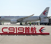 중국이 만든 여객기, 첫 상업비행 어땠나… ‘항공굴기’ 신호탄