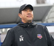 “프로 선수로서 미흡한 태도”…홈 팬 앞 ‘졸전’에 쓴소리 날린 김도균 감독