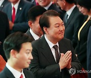 尹대통령 지지율, 3.2%p 오른 44.7%…"올해 최고치"[알앤써치](종합)