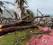 '태풍 강타' 괌 공항 29일 운영 재개…국적기로 여행객 귀국