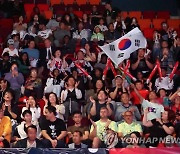 전지희-신유빈 응원하는 한국 관중들