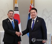 윤석열 대통령, 투발루 총리와 정상회담