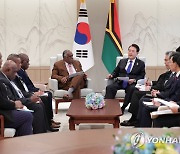 윤석열 대통령, 바누아투 총리와 정상회담