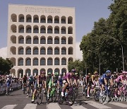 APTOPIX Italy Giro Cycling