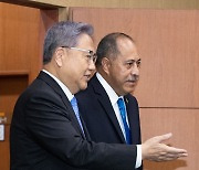니우에 총리 겸 외교장관 안내하는 박진 외교부 장관