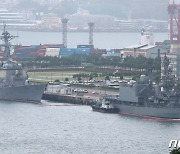부산 작전기지에 입항한 미국, 일본 함정