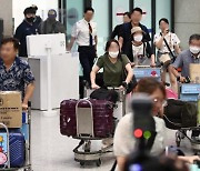 일주일 만에 집으로··· ‘괌옥’ 갇혔던 한국 관광객들 귀국