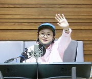 김신영 "'굿모닝FM' 테이 씨 장가가는 날, 83 동갑내기 친구들 총출동 축하" (정희)