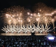 희망을 light on! 4년 만의 포항국제불빛축제, ‘안전·경제·시민 축제’로 빛났다