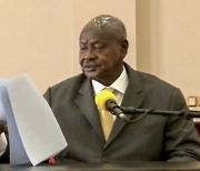 '동성 간 성관계' 최대 사형…우간다 대통령, 관련 법안 서명
