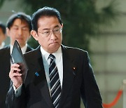 ‘총리 공관서 파티’ 기시다 총리 장남, 역풍에 결국 사직