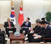 尹, 미·중 각축장 태평양 도서 5개국 정상과 연쇄 회담