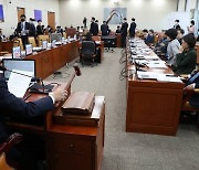 '먹통'되면 통신사 '손해배상'해야…법 개정에 "중복 규제" 비판