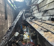 부산 연제구 식당 창고 불…30여명 대피