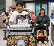 '괌 탈출' 한국인 귀국