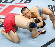 '매미 김동현' 제자 김상욱, 로드 투 UFC 1R 서브미션 승리