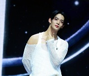 CIX 배진영, 포인트 안무 포즈 [포토]