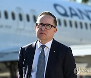 AUSTRALIA QANTAS BOEING 717 DEPARTURE