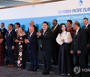 윤석열 대통령 내외, 한·태평양도서국 정상들과 기념 촬영