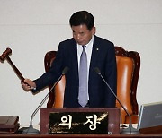 양곡관리법 이어 간호법도 국회서 폐기…김진표 "국민께 송구"
