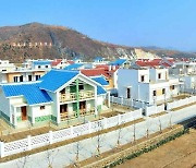 건설부문 성과 선전하면서 '충성심' 고취하는 북한…"원수님 은덕"