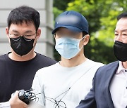 부친 살해 후 유기…김모씨 영장실질심사 출석