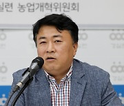 발언하는 권오인 경실련 경제정책국장