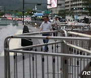 31일 민주노총 대규모 집회 앞두고 펜스 설치된 광화문광장