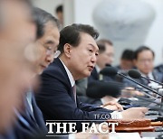 尹, 한상혁 방통위원장 면직안 재가…野 "초유의 방송장악 시도"