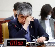 윤대통령, 한상혁 방통위원장 면직…후임에 이동관 거론