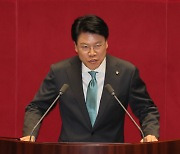 '윤핵관' 장제원 과방위원장 선출… "민주당 의원들께 감사" 뼈있는 인사