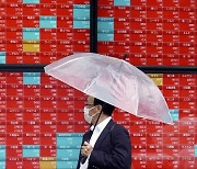 ‘버핏이 샀대’ 중국 돈 대거 유입에 일본株 ‘하이킥’