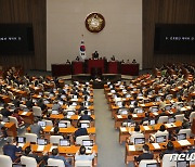 민주당, 국회 상임위원장 인선 재검토···정청래 "개탄스러워"